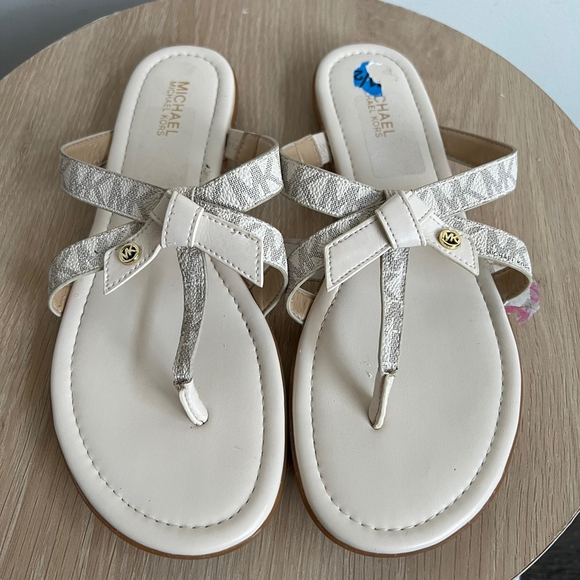 Women's Michael Kors Sandals Size 10 .5
White - Picture 1 of 5
